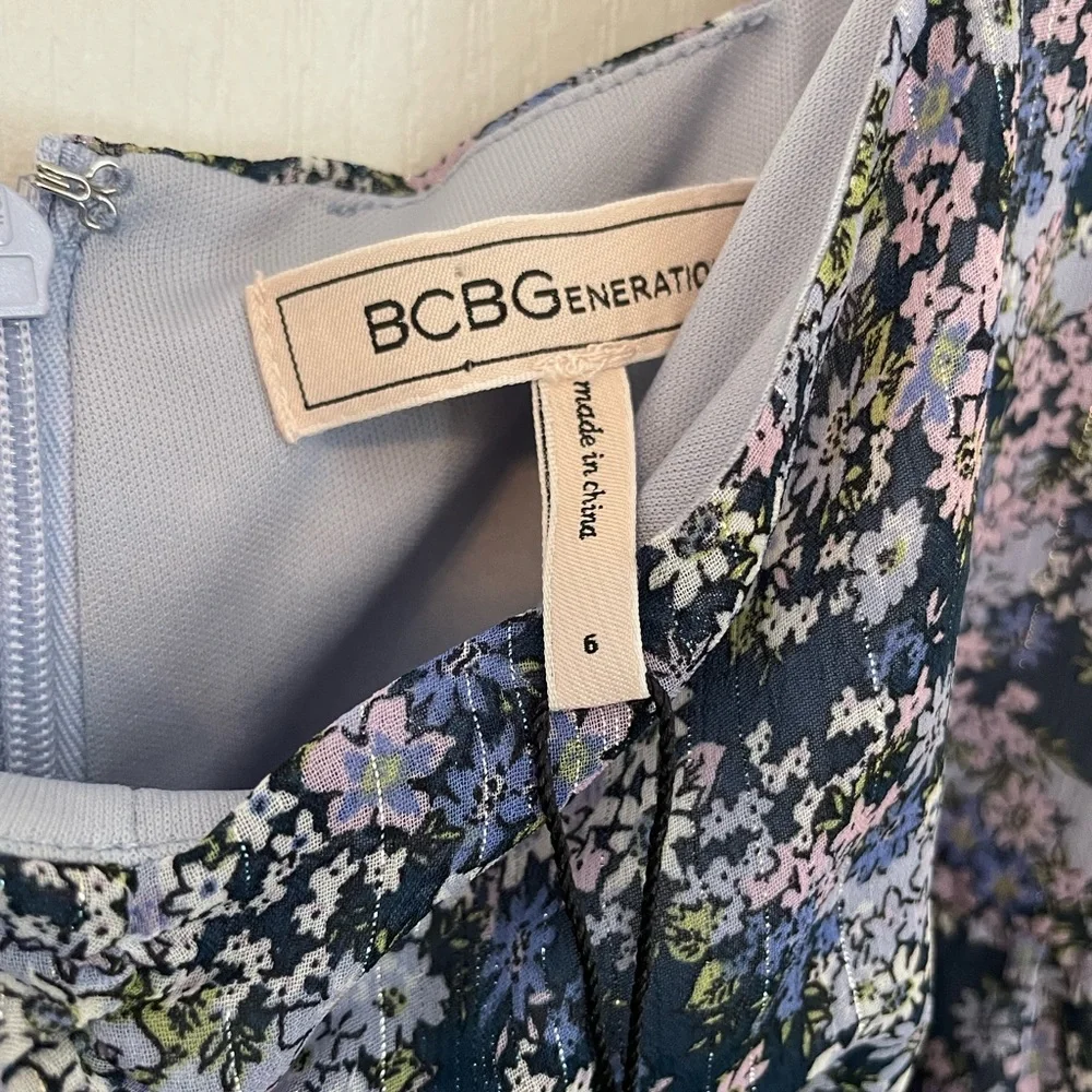 BCBG BABYDOLL FLORAL DRESS,MINI LENGTH, SIZE 6. BALLOON SLEEVES, SQUARE NECKLINE - Picture 6 of 16